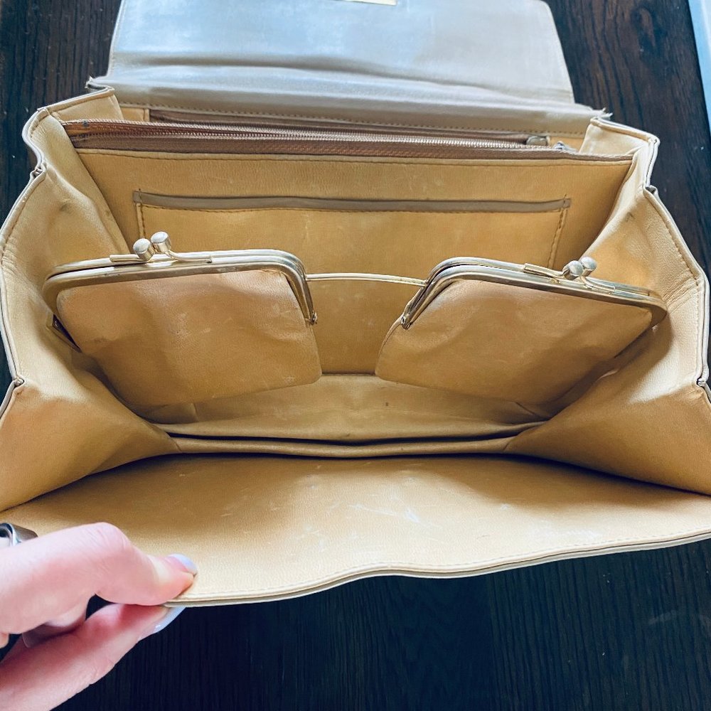 ANTIQUE CREAM 1950 FOLD OUT PURSE W COIN POCKETS